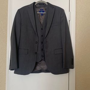 Small grey egara suit jacket and vast